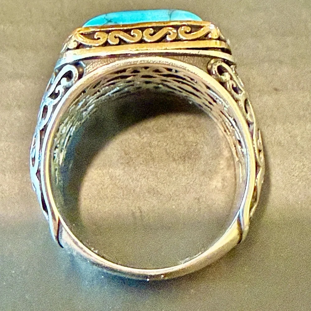 Turquoise and Silver Ring - Picture 4 of 8